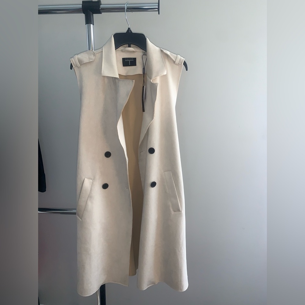 🧥 Tahari Sleeveless Longline Vest – NWT - M